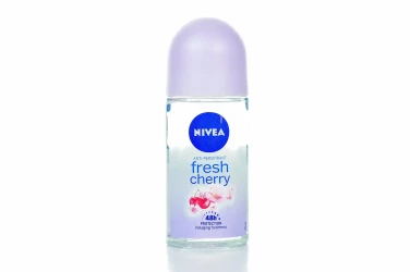 NIVEA Fresh Cherry, Antiperspirant for Women, Roll-on 50ml