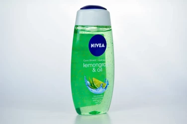NIVEA Lemongrass & Oil Shower Gel, Caring Oil Pearls, Lemongrass Scent, 250ml